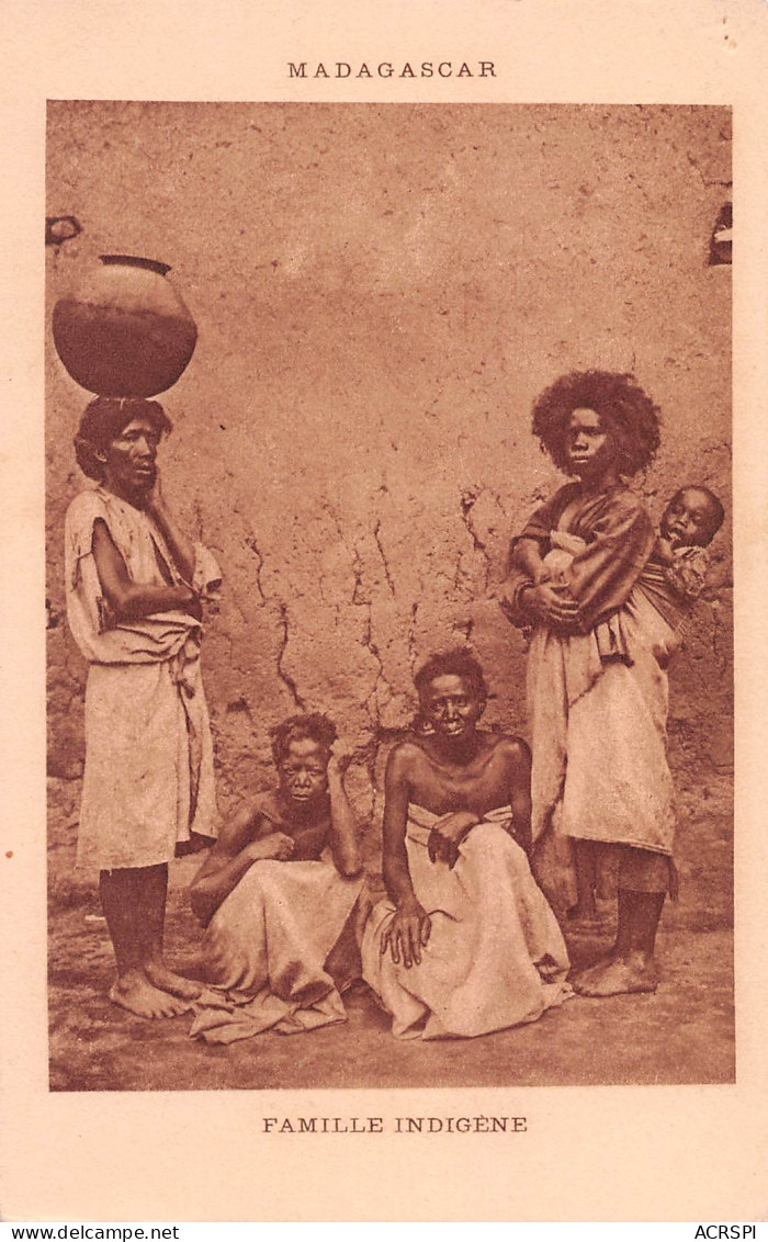 MADAGASCAR Famille Indigéne Coll Du Général Vuillemin  Antananarivo  (Scans R/V) N° 31 \ML4041 - Madagaskar