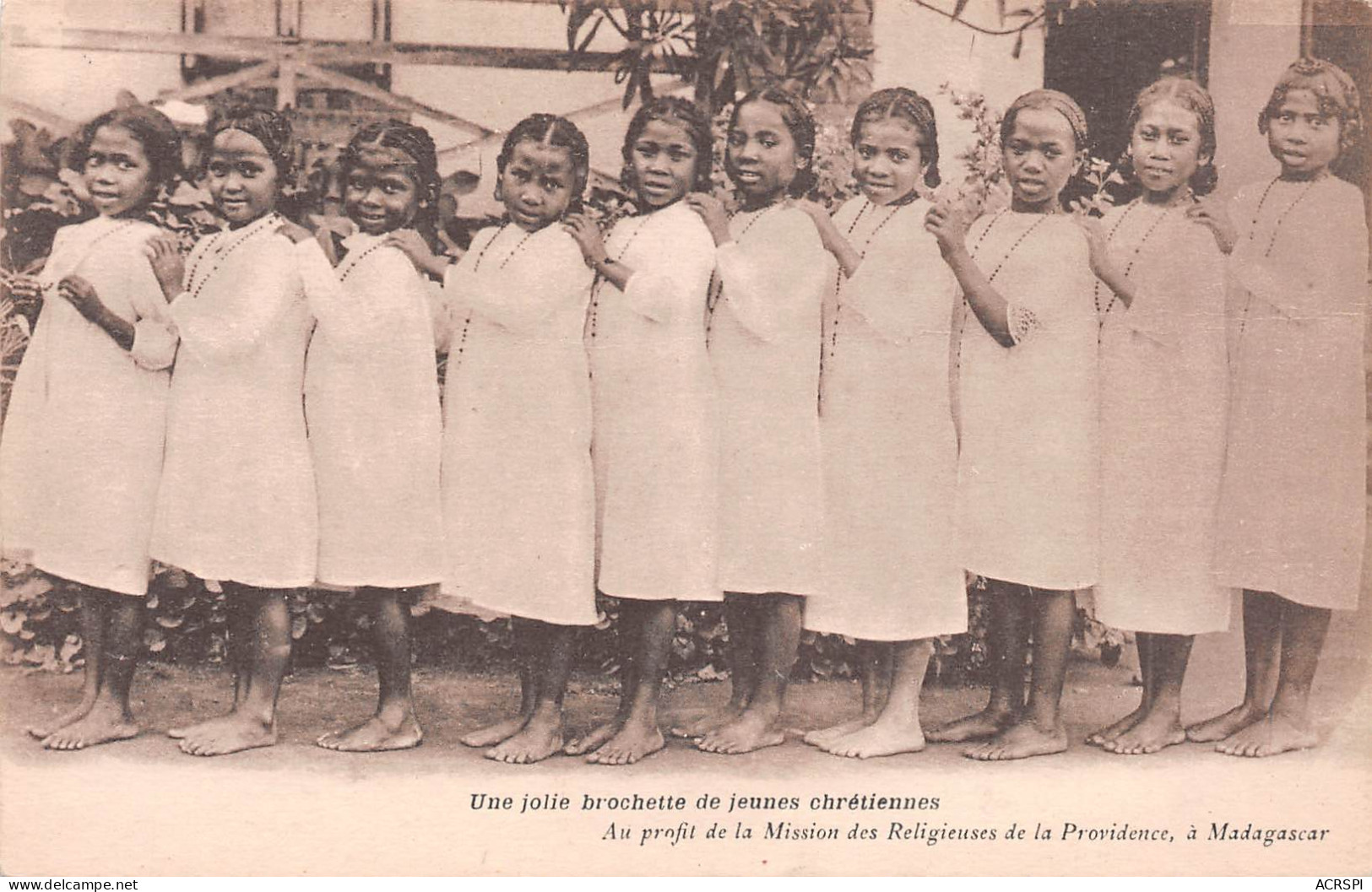 MADAGASCAR Jeunes Chrétiennes De La Mission Des Religieuse De La Providence Antananarivo  (Scans R/V) N° 39 \ML4041 - Madagascar