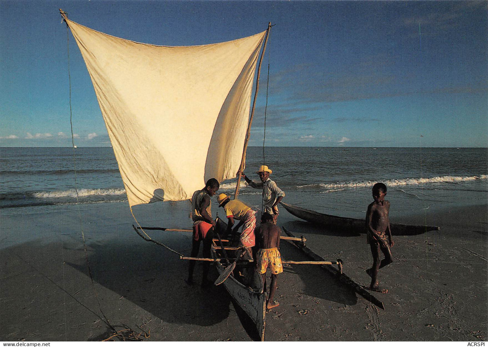 MADAGASCAR  MORONDAVA Départ à La Pêche  Antananarivo   (Scans R/V) N° 76 \ML4041 - Madagascar