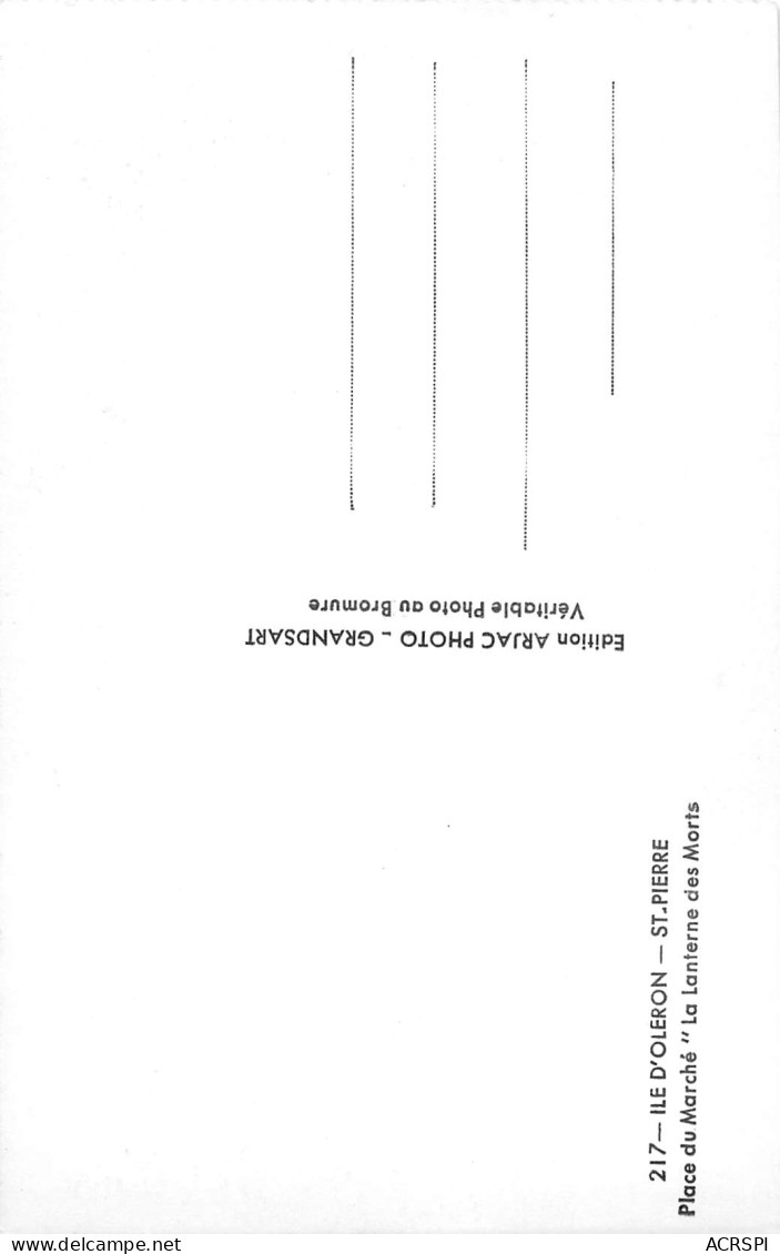17 île D' Oléron SAINT PIERRE  Place Du Marché La Flêche Lanterne Des Morts  (Scans R/V) N° 52 \ML4069 - Saint-Pierre-d'Oleron