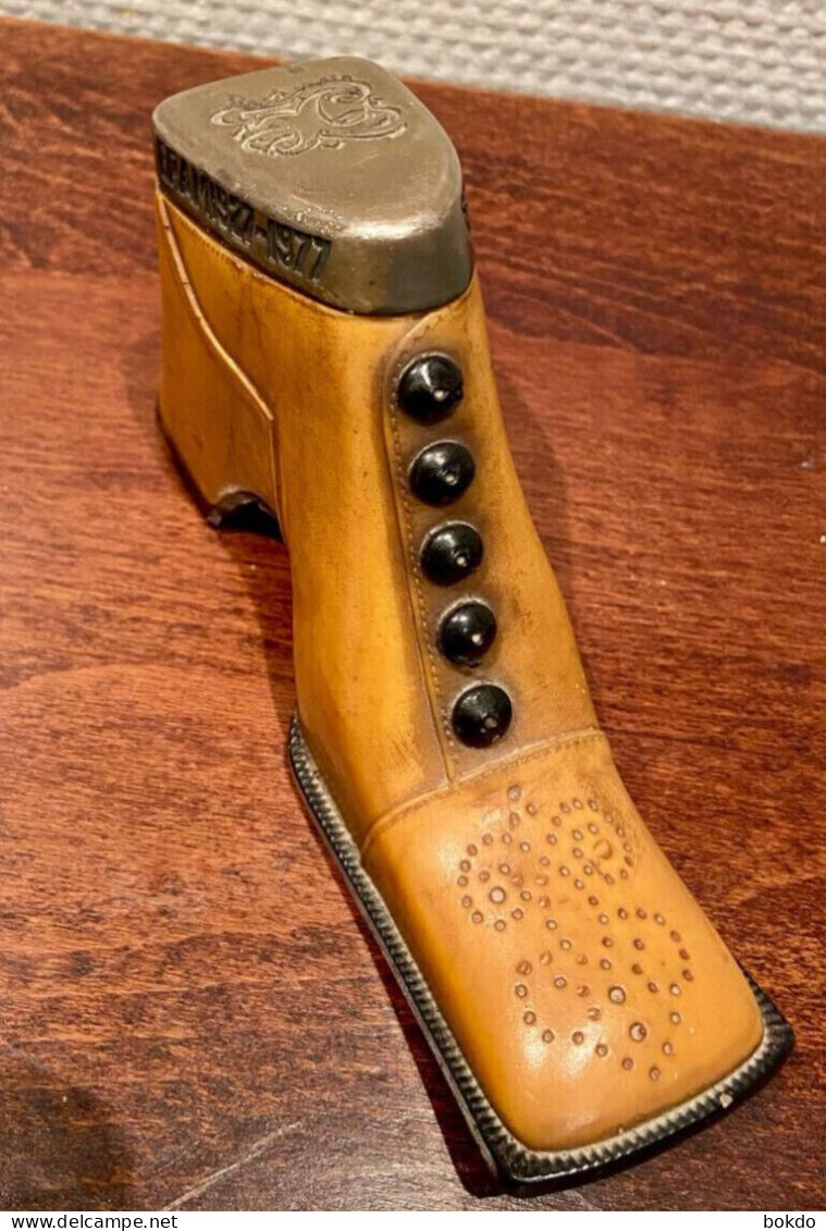 Tabatière -Forme chaussure- Résine -métal - 1927-1977 - 14 cm environ