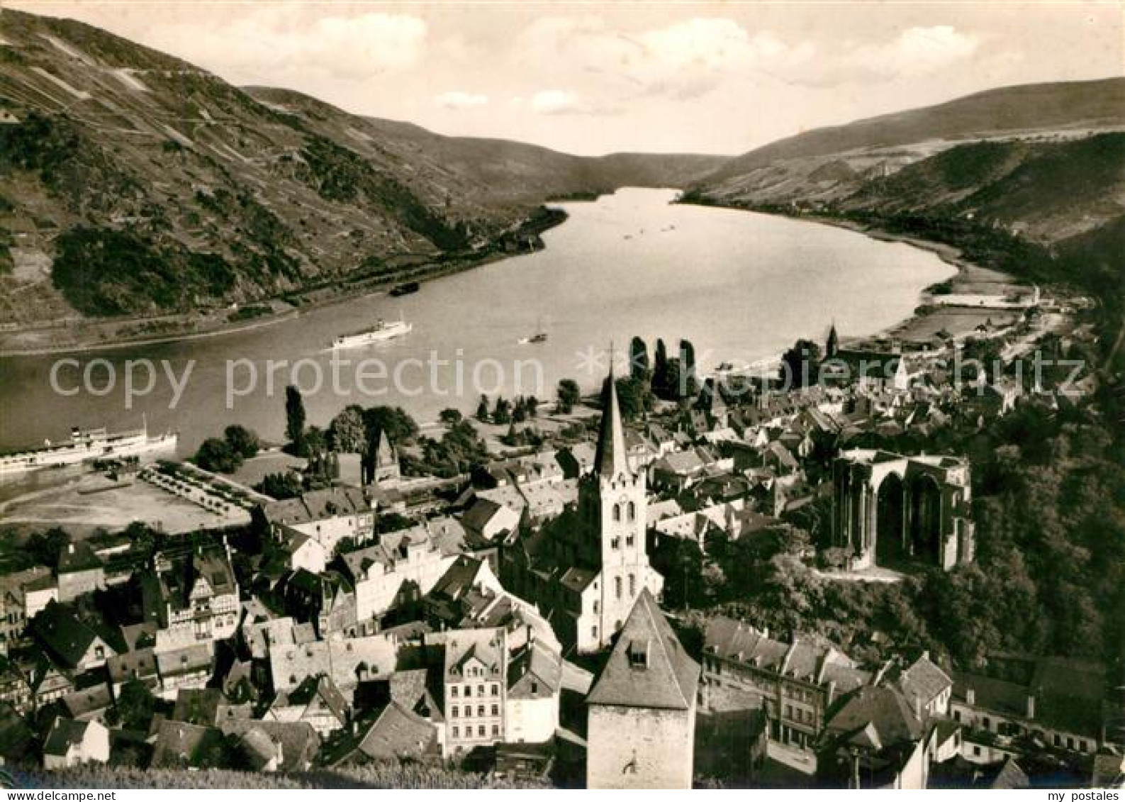 73335507 Bacharach Rhein Stadtpanorama Mit Blick Ueber Den Rhein Weinberge Bacha - Bacharach