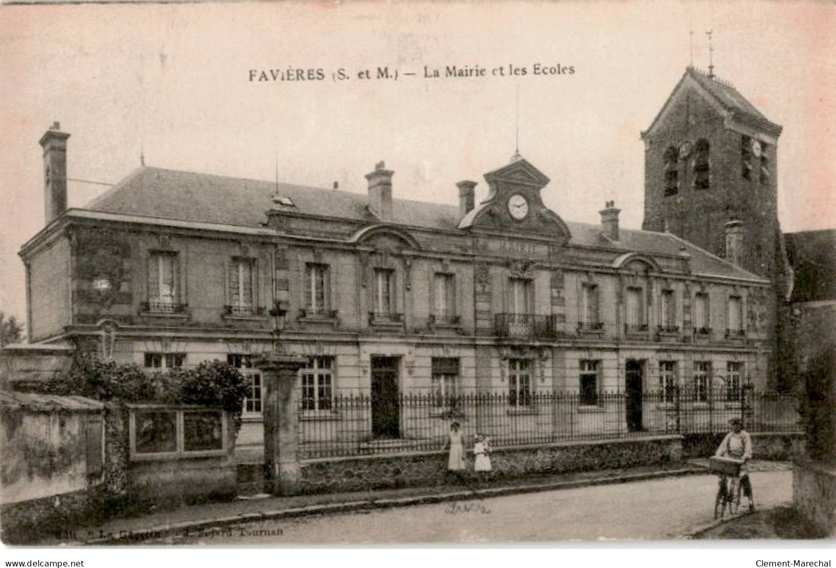 FAVIERES: La Mairie Et Les écoles - Très Bon état - Faremoutiers