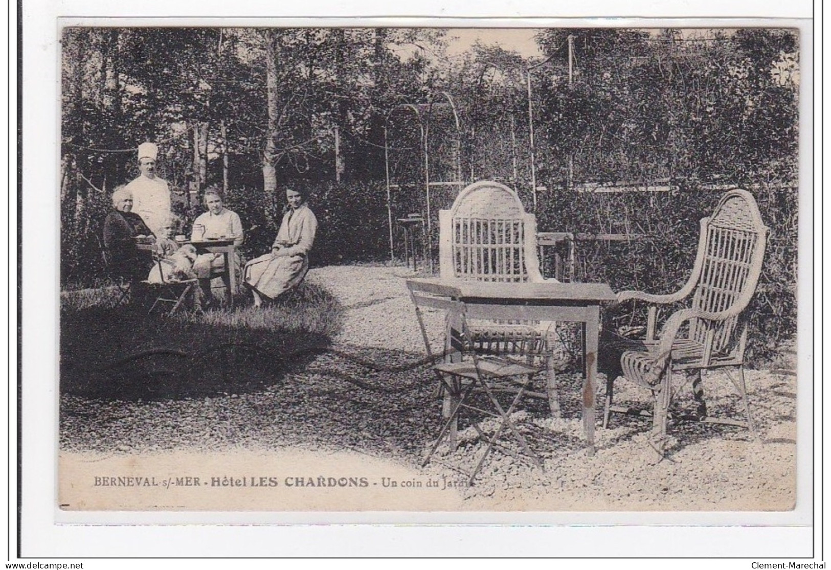 BERNEVAL-sur-MER : Hotel Les Chardons, Un Coin Du Jardin - Tres Bon Etat - Berneval