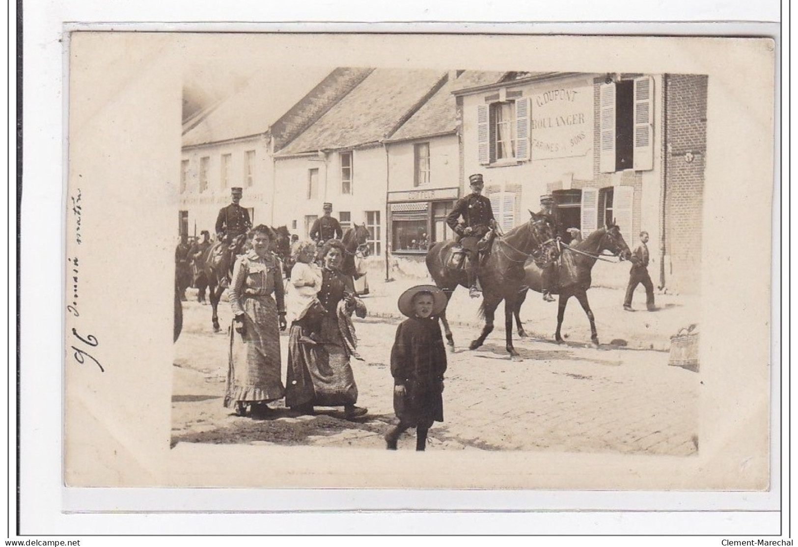 AISNE : SISSONNE : Militaires - Tres Bon Etat - Sissonne