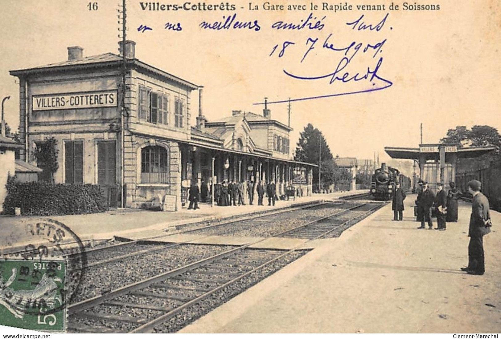 VILLERS-COTTERETS : La Gare Avec Le Rapide Venant De Soissons - Tres Bon Etat - Villers Cotterets