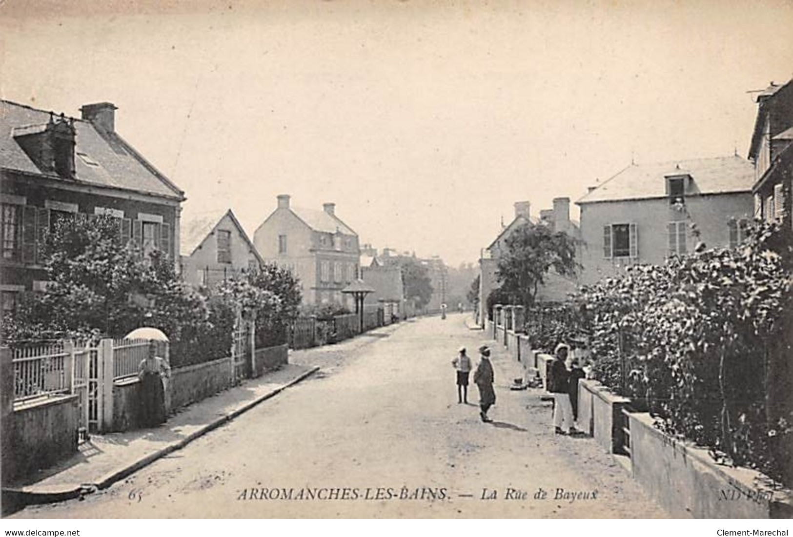 ARROMANCHES LES BAINS - La Rue De Bayeux - Très Bon état - Arromanches