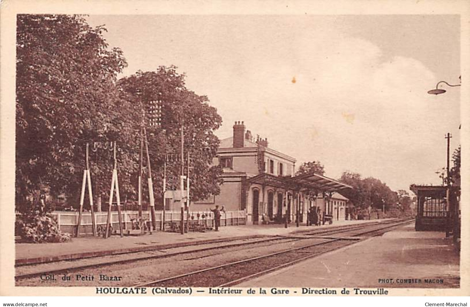 HOULGATE - Intérieur De La Gare - Direction De Trouville - Très Bon état - Houlgate