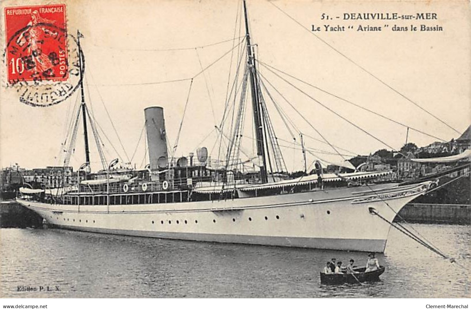 DEAUVILLE SUR MER - Le Yacht " Ariane " Dans Le Bassin - Très Bon état - Deauville