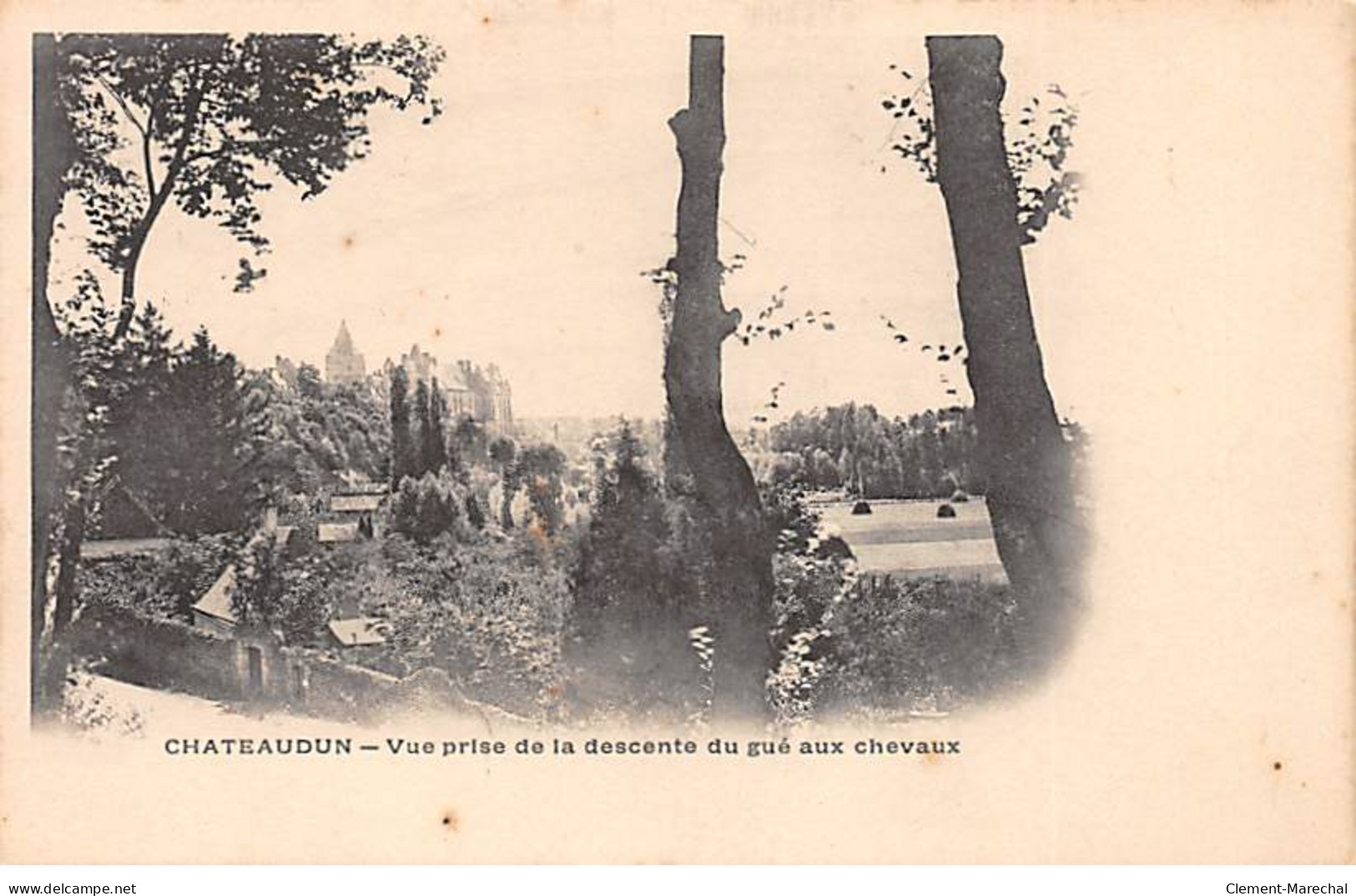 CHATEAUDUN - Vue Prise De La Descente Du Gué Aux Chevaux - Très Bon état - Chateaudun