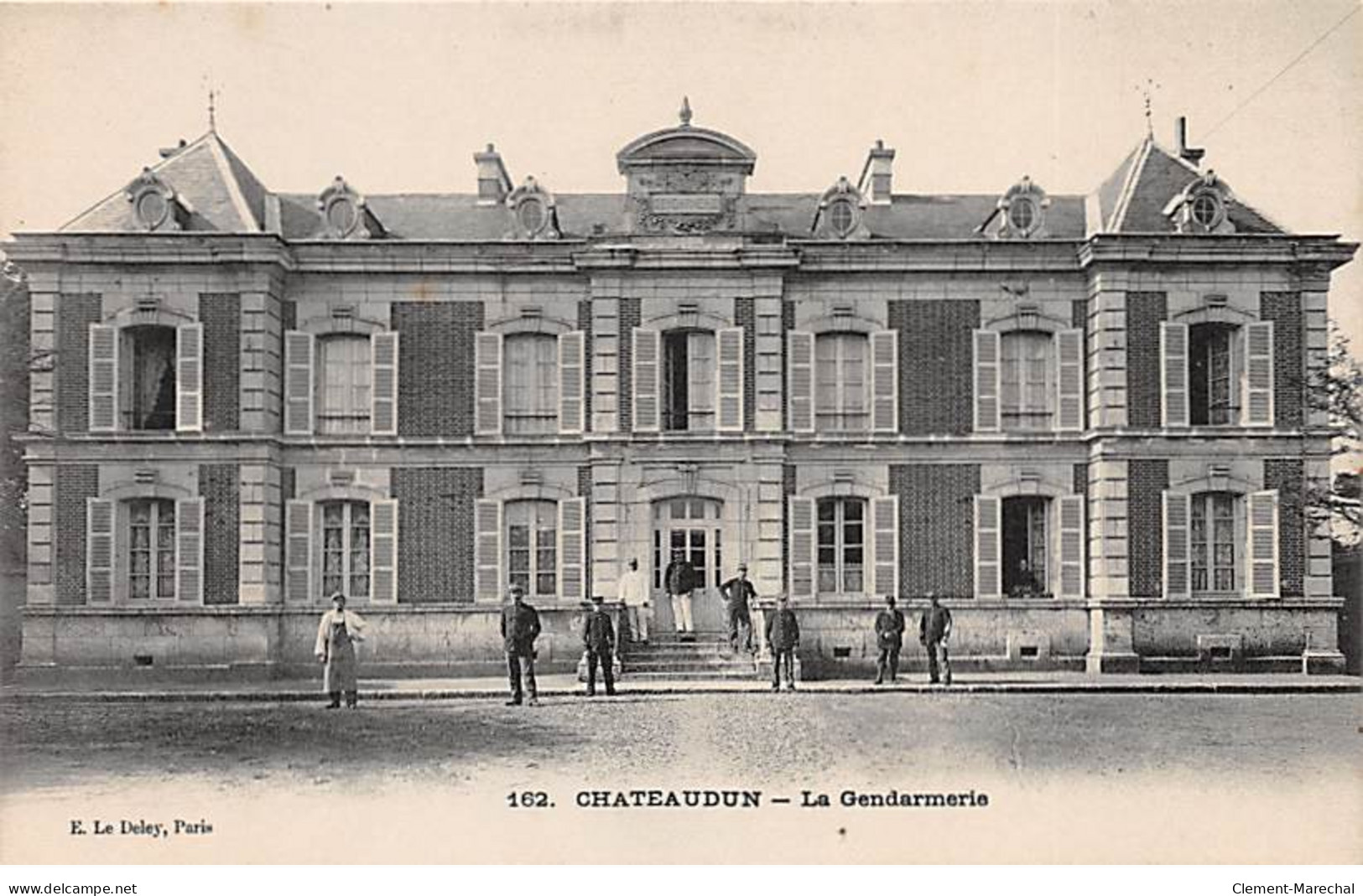 CHATEAUDUN - La Gendarmerie - Très Bon état - Chateaudun