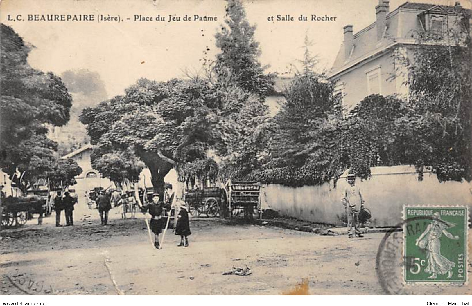 BEAUREPAIRE - Place Du Jeu De Paume Et Salle Du Rocher - état - Beaurepaire
