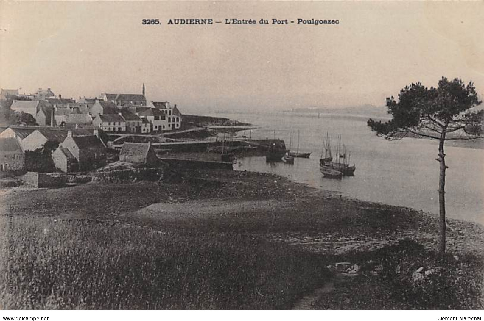 AUDIERNE - L'Entrée Du Port - Poulgoazec - Très Bon état - Audierne