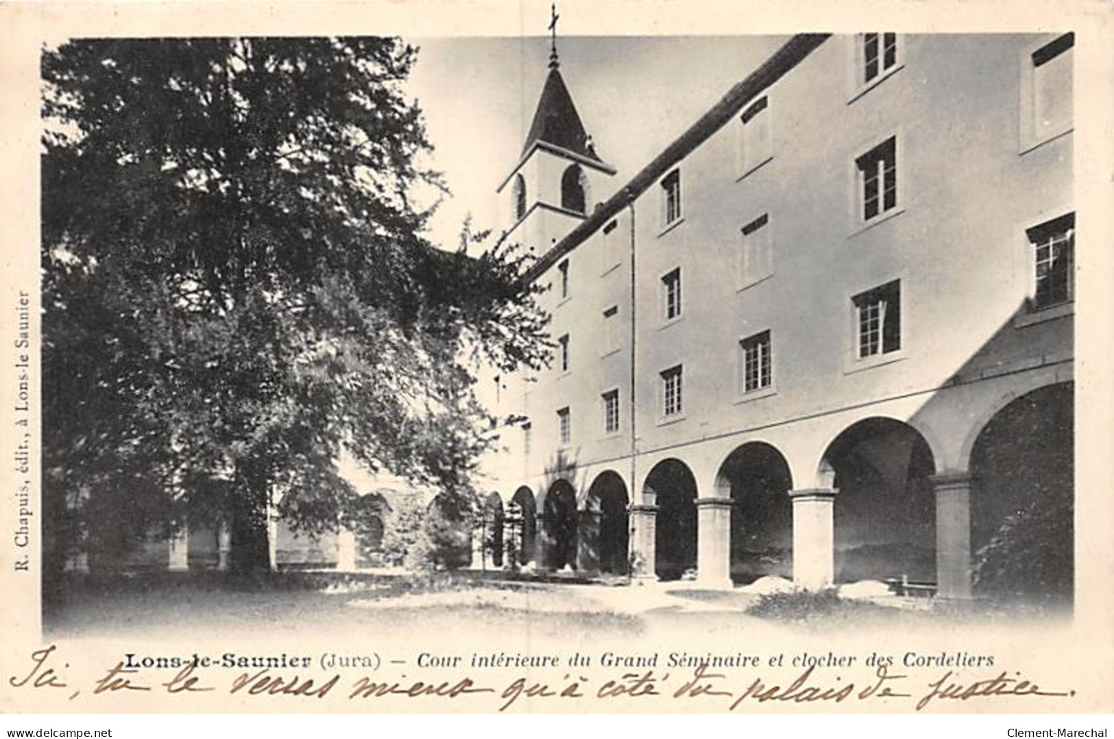 LONS LE SAUNIER - Cour Intérieure Du Grand Séminaire Et Clocher Des Cordeliers - Très Bon état - Lons Le Saunier