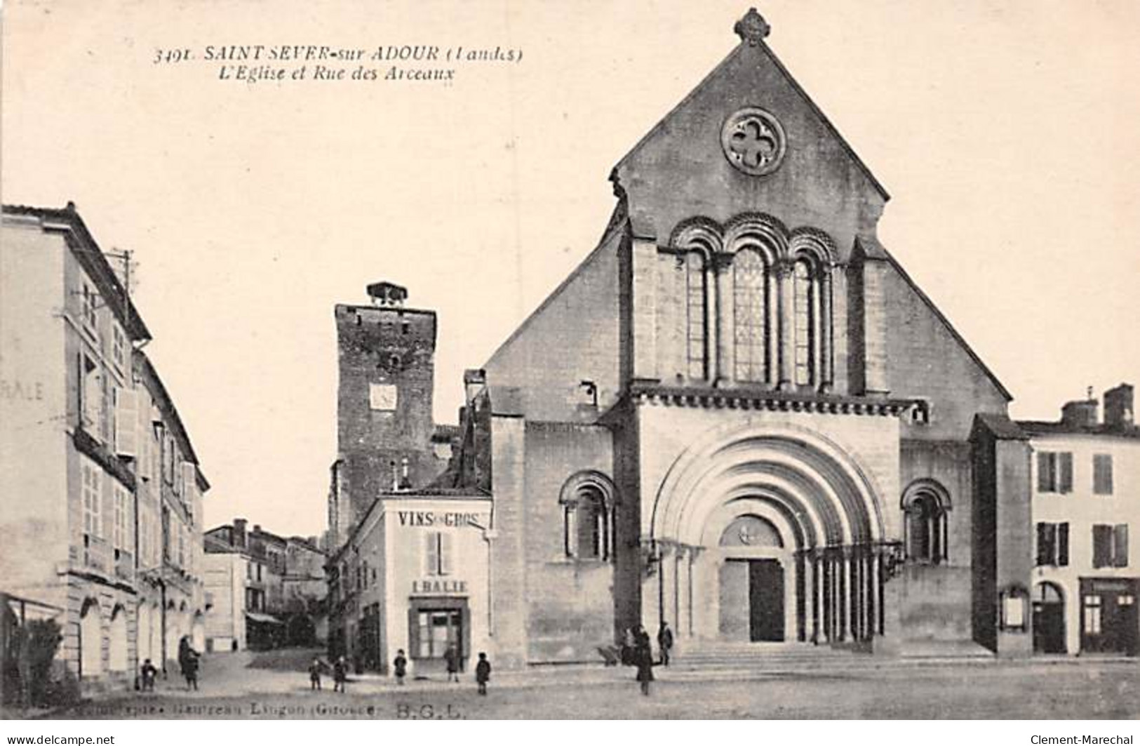 SAINT SEVER SUR ADOUR - L'Eglise Et Rue Des Arceaux - Très Bon état - Saint Sever