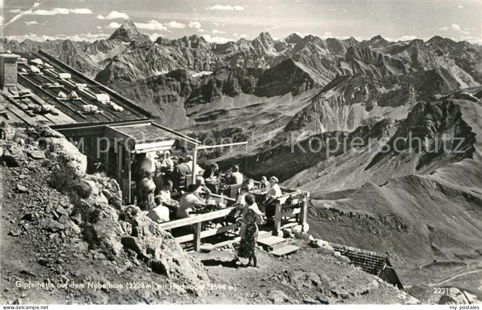 73332563 Nebelhorn Gipfelhuette Mit Hochvogel Fernsicht Alpenpanorama Nebelhorn - Oberstdorf