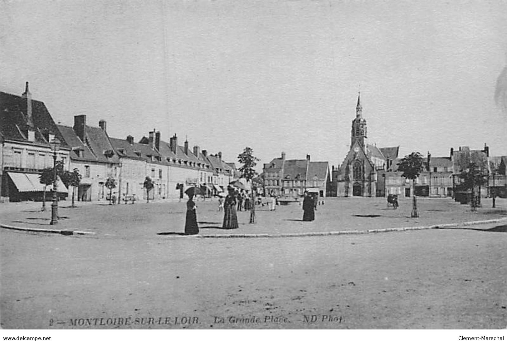 MONTOIRE SUR LE LOIR - La Grande Place - Très Bon état - Montoire-sur-le-Loir