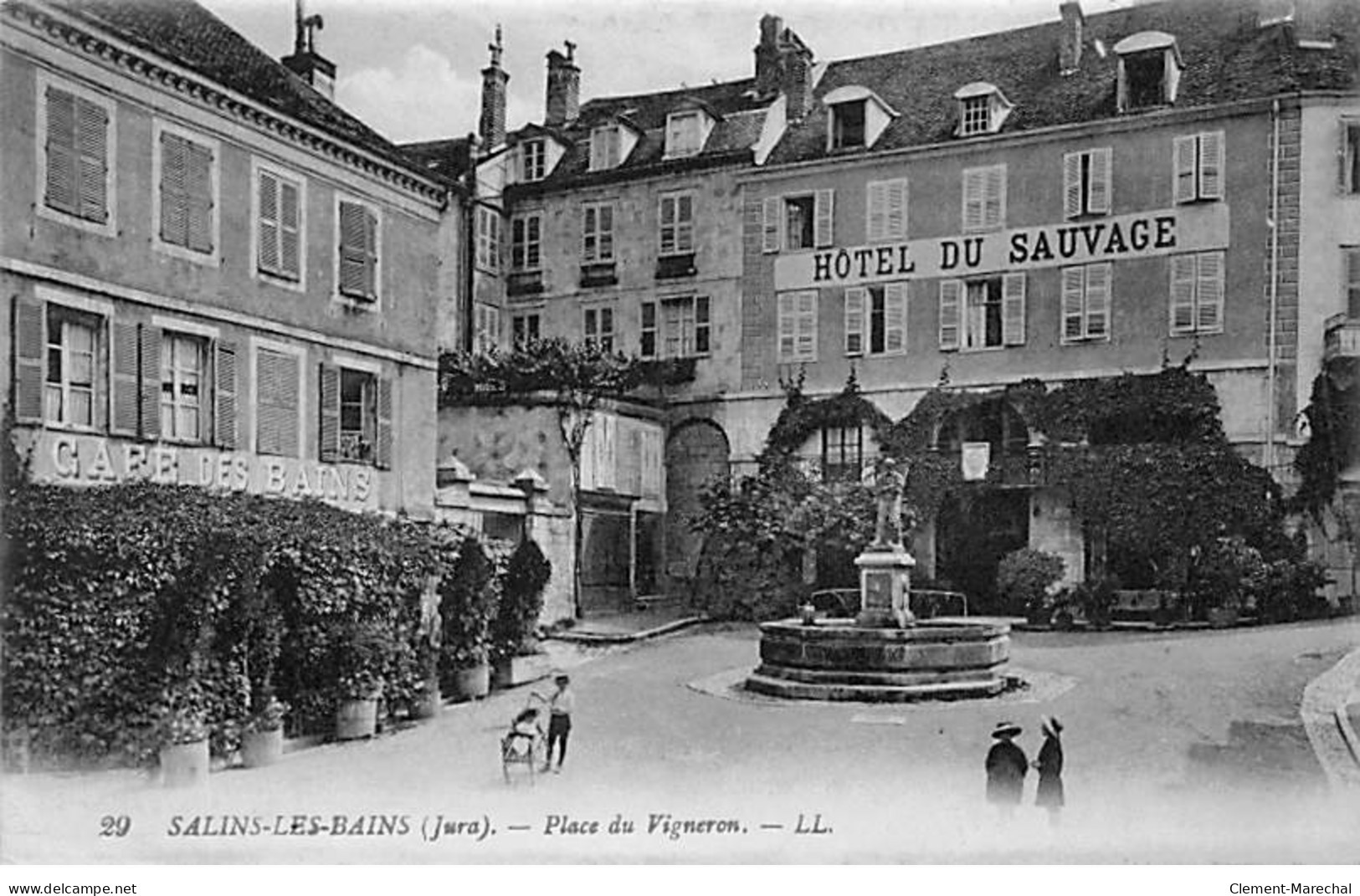 SALINS LES BAINS - Place Du Vigneron - Très Bon état - Autres & Non Classés