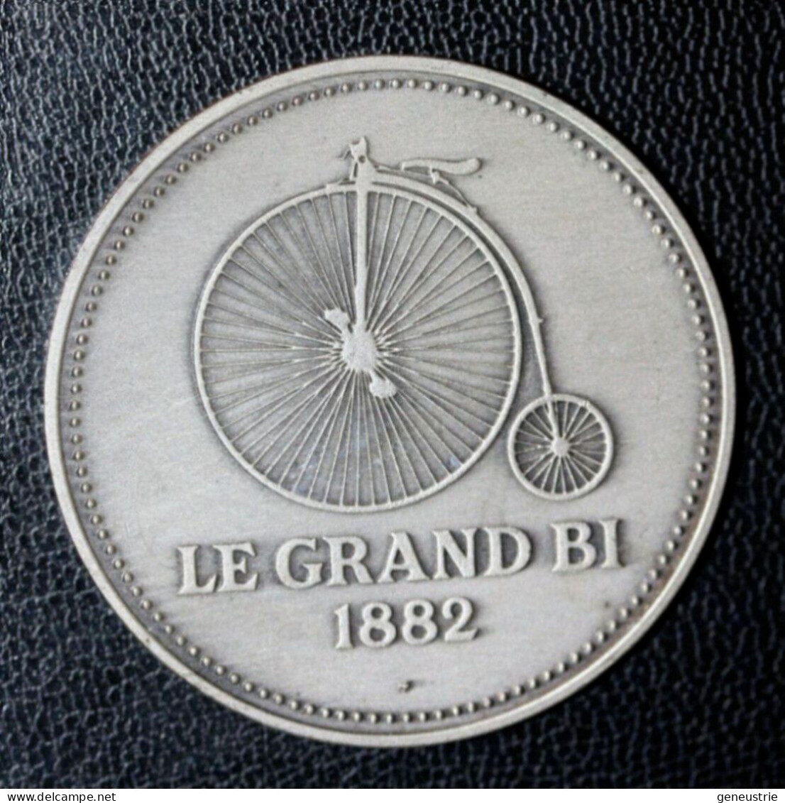 Belle Médaille "Peugeot 1882-1982 / Le Grand Bi 1882" Usines Automobiles Peugeot - Professionals/Firms