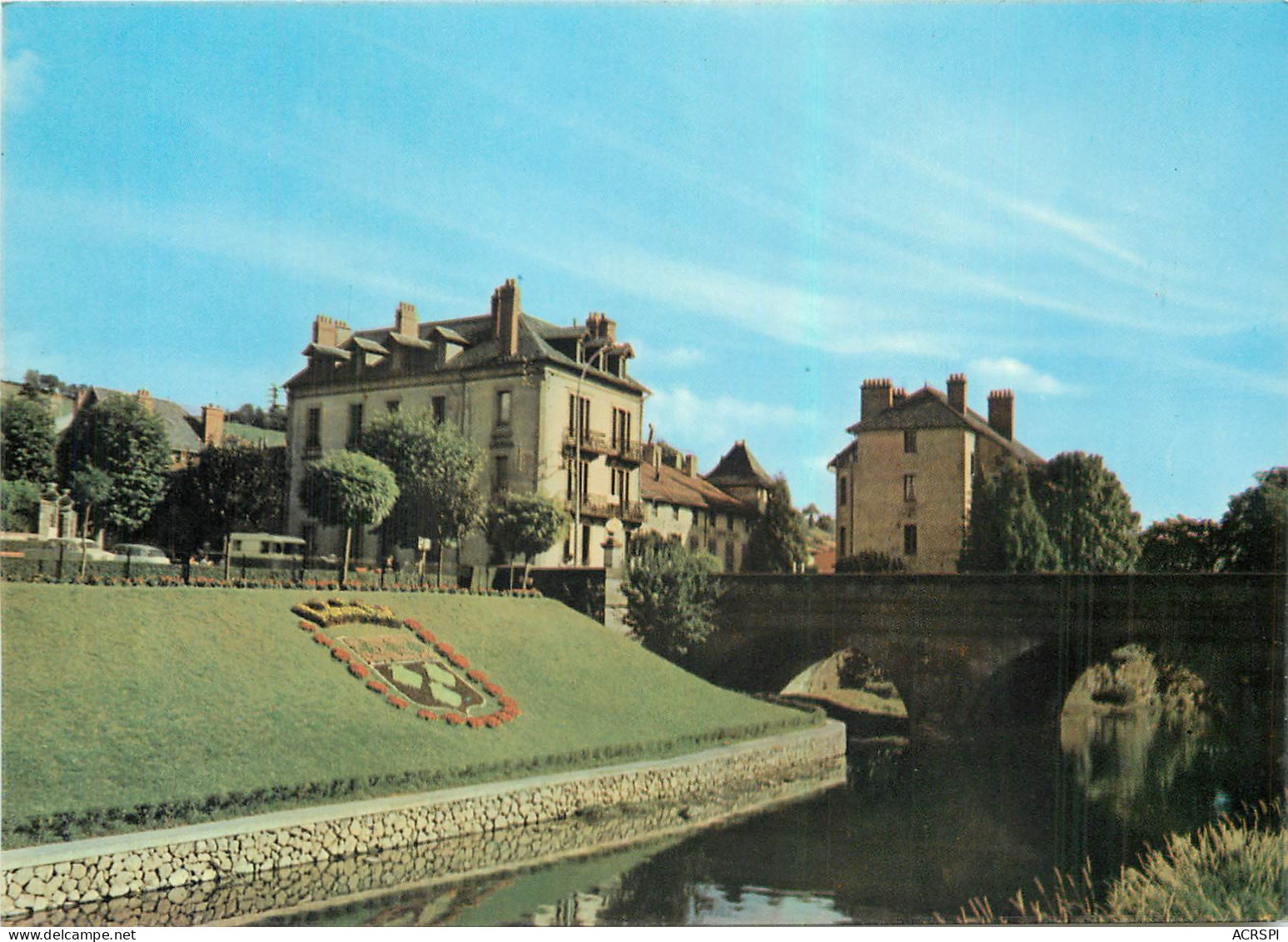 15 Cantal  Aurillac L'écusson Et Le Pont Bourbon     N° 13 \MM5040 - Aurillac