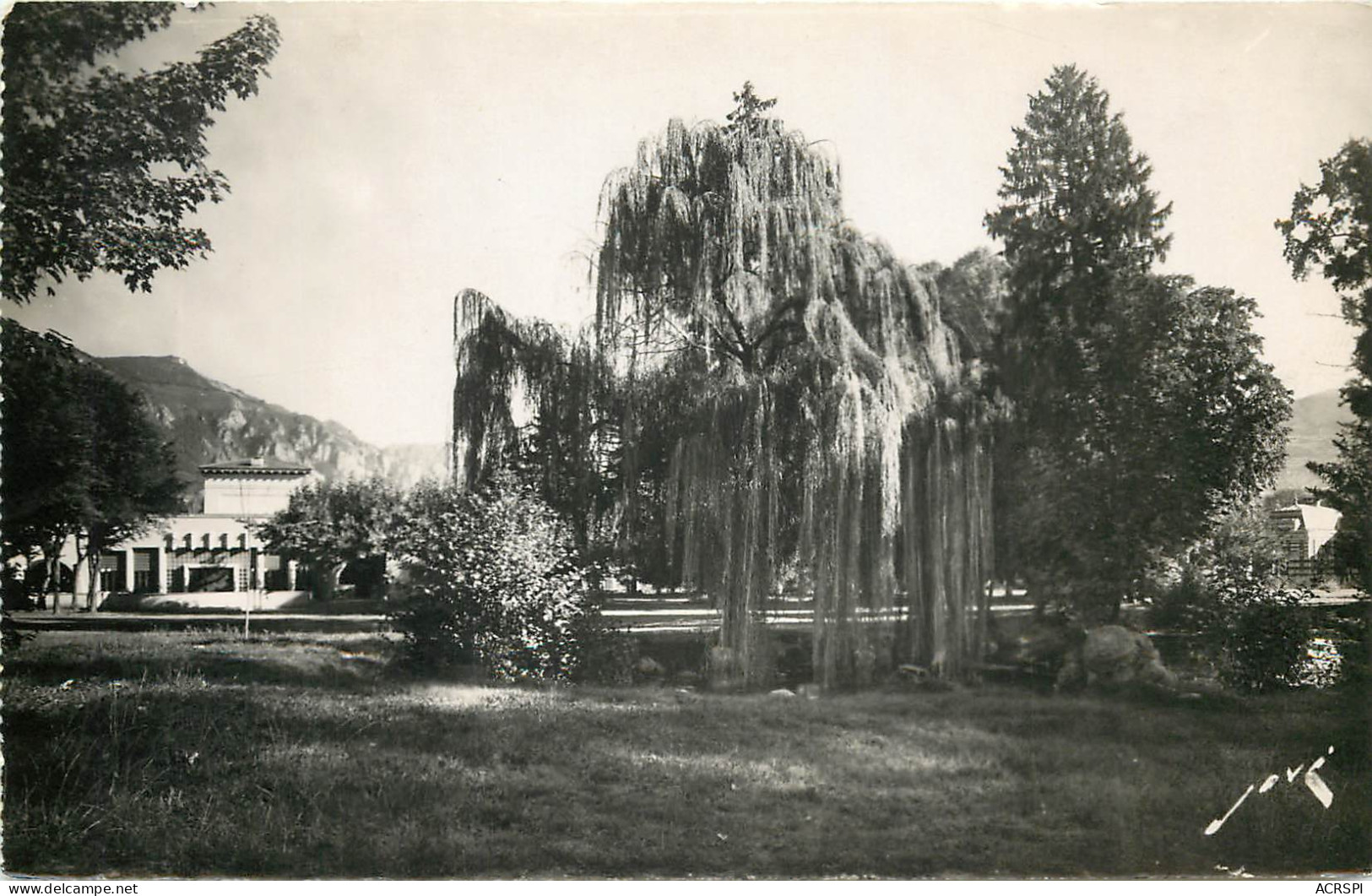 65  Argelès Gazost Le Parc Et Le Casino Le Pibeste     N° 50\MM5063 - Argeles Gazost