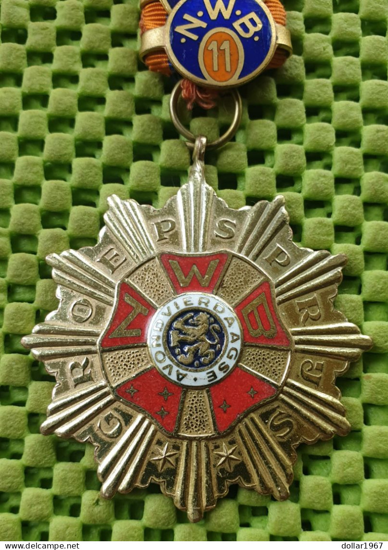 Medaile   :  N.W.B. Groepsprijs Avondvierdaagse 10-11-12-13 -  Original Foto  !!  Medallion  Dutch - Altri & Non Classificati
