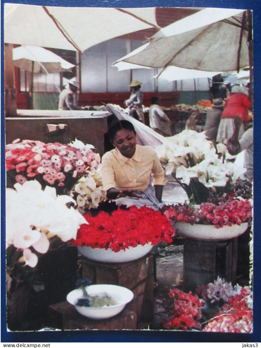 CPM  MARCHÉ AUX FLEURS DE TANANARIVE   ( MADAGASCAR ) - Markets