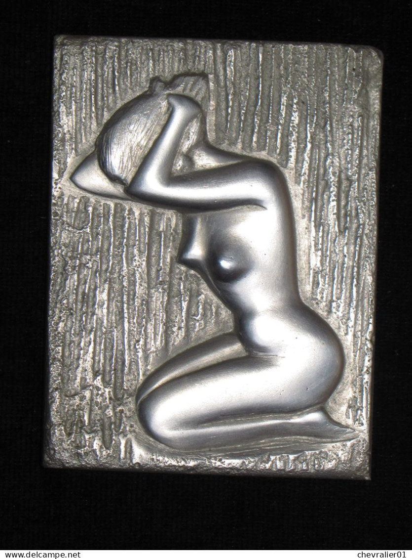 Art-antiquité_sculpture En Duralumin_femme Nue - Other & Unclassified