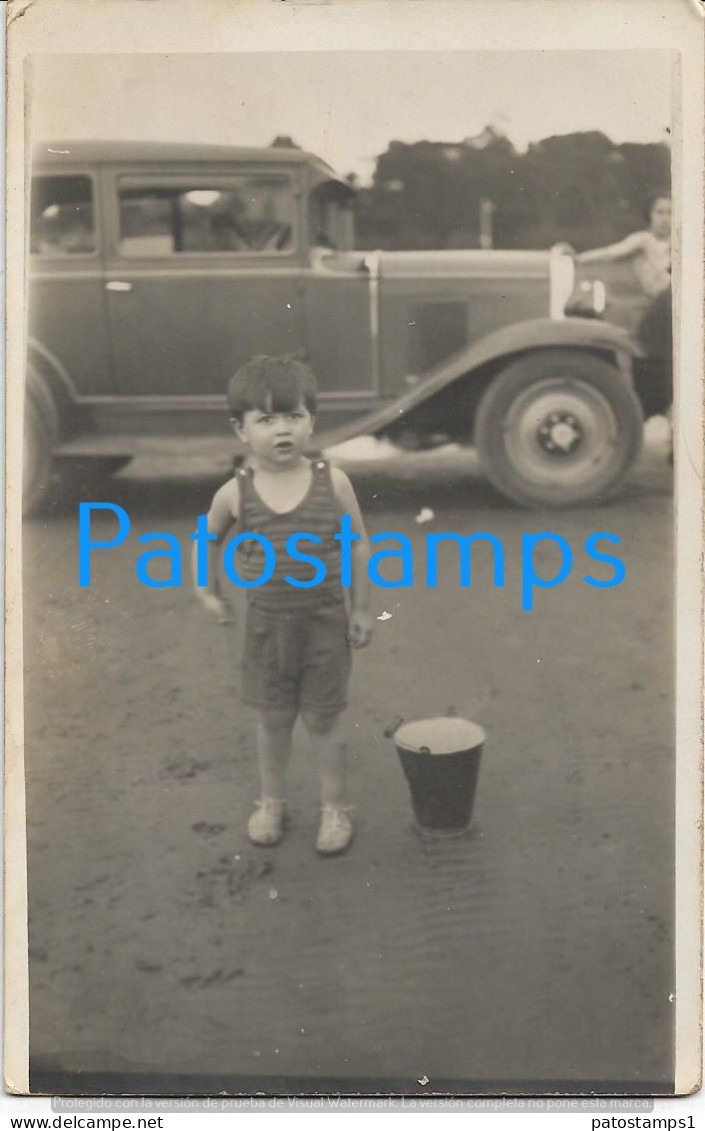 228248 AUTOMOBILE OLD CAR AND BOY WITH BUCKET POSTAL POSTCARD - Andere & Zonder Classificatie