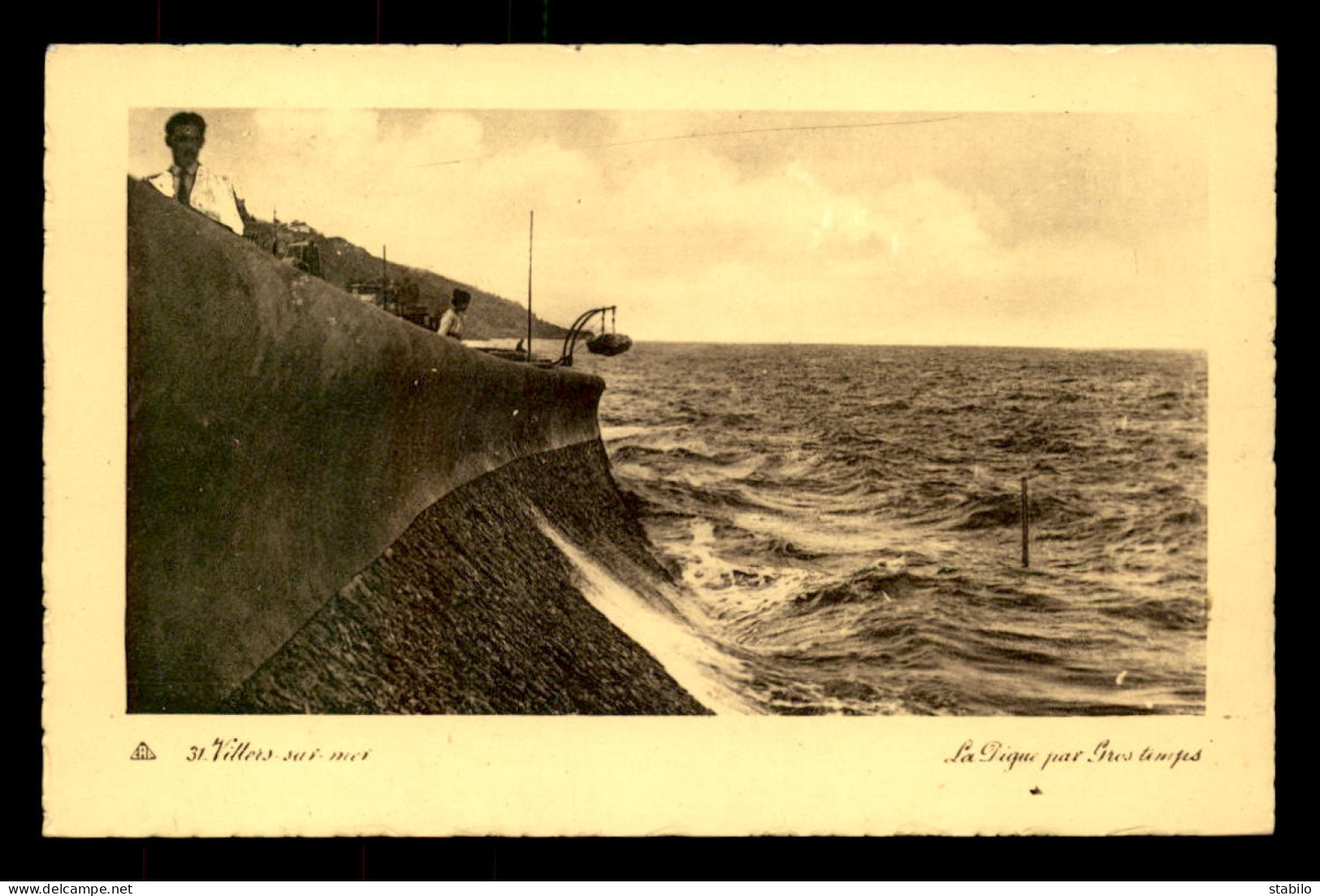 14 - VILLERS-SUR-MER - LA DIGUE PAR GROS TEMPS - Villers Sur Mer