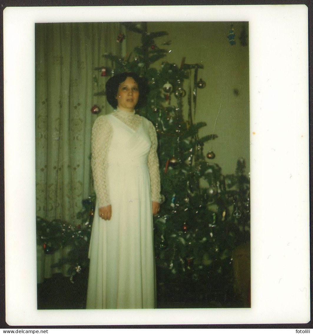 Woman Female Girl  In Wedding Dress Christmas Tree Portrait Old POLAROID Photo  10x10cm # 40817 - Anonymous Persons