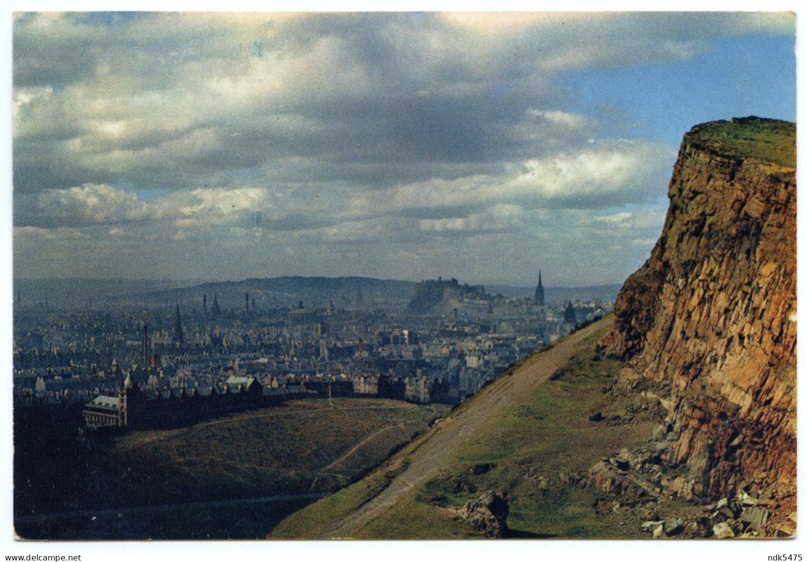 EDINBURGH - A GENERAL VIEW FROM SALISBURY CRAGS ON ARTHUR'S SEAT (10 X 15cms Approx.) - Midlothian/ Edinburgh