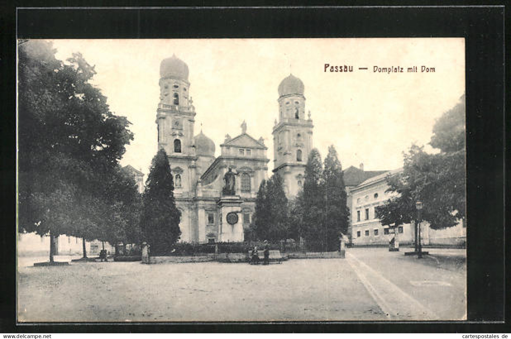 AK Passau, Domplatz Mit Dom  - Passau