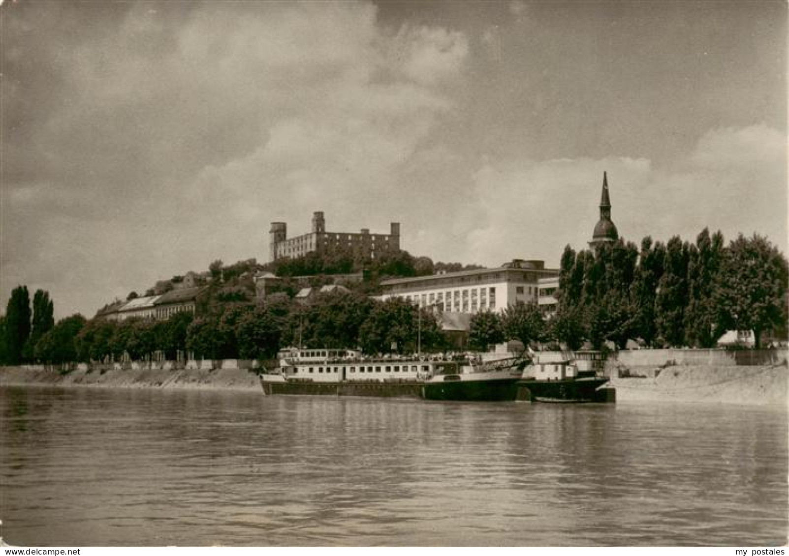 73943469 Bratislava_Pressburg_Pozsony_SK Schloss Fahrgastschiff - Slowakije