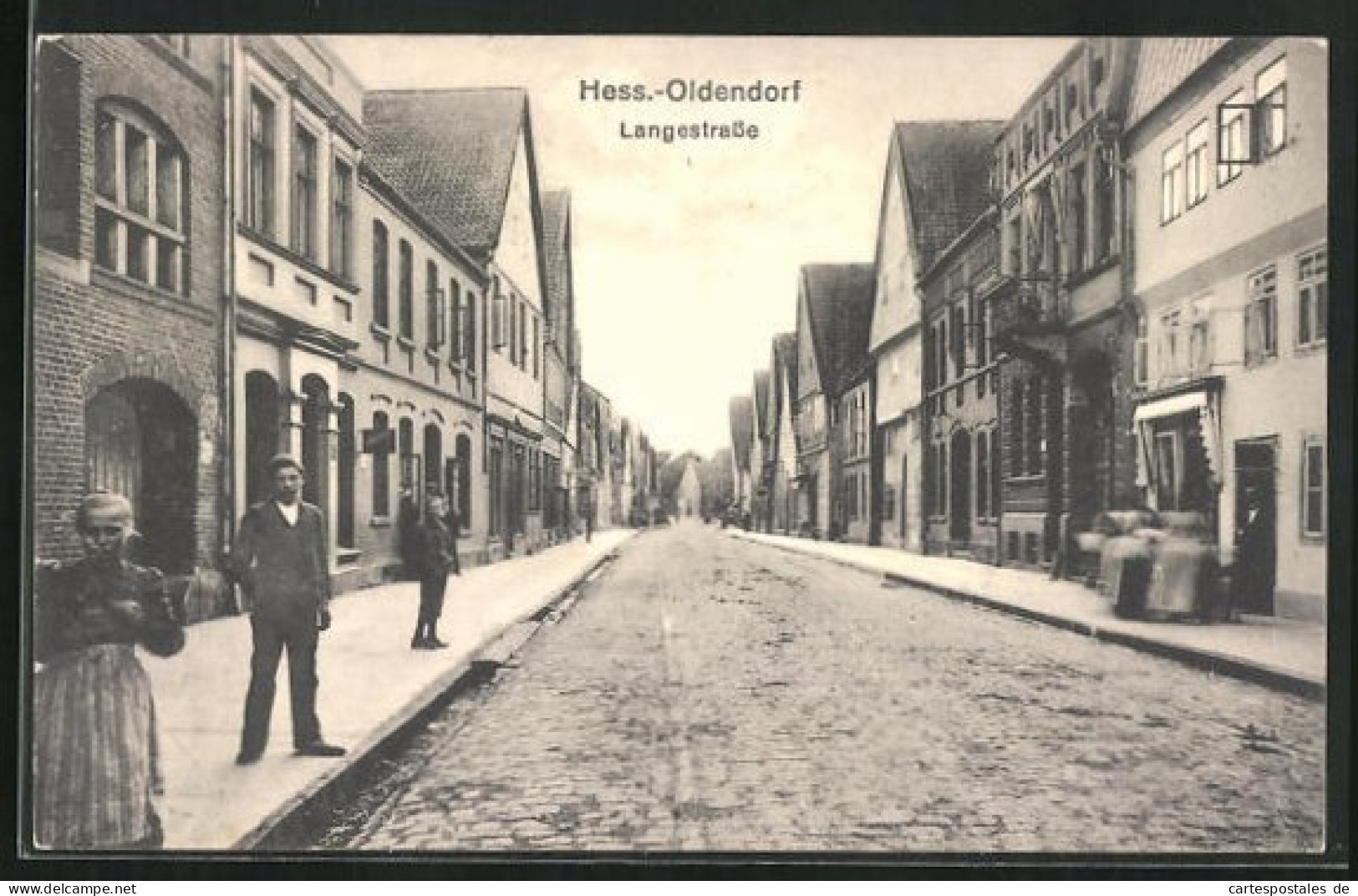 AK Hess. Oldendorf, Langestrasse Mit Anwohnern  - Hessisch-Oldendorf