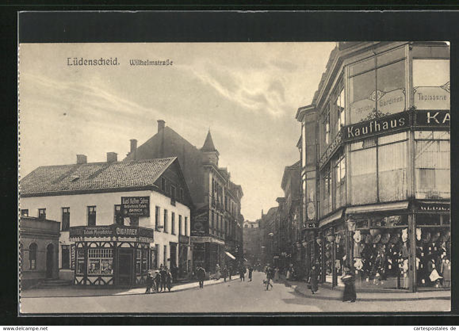 AK Lüdenscheid, Wilhelmstrasse Mit Kaufhaus Und Zigarrengeschäft  - Lüdenscheid