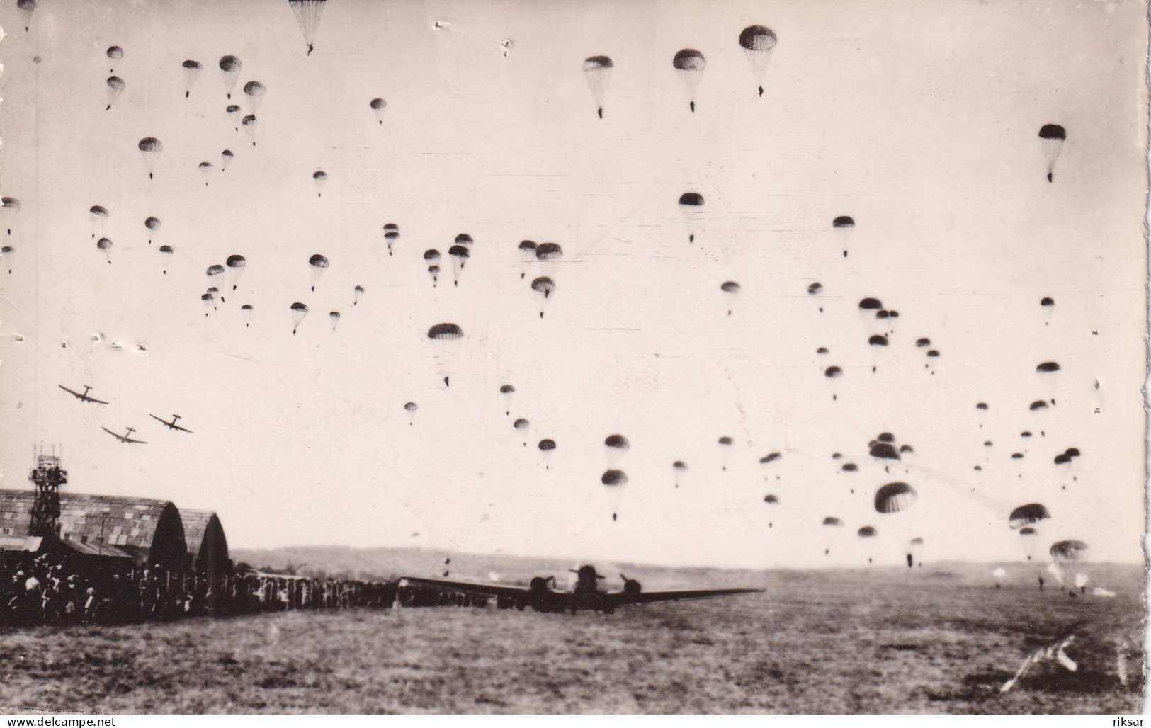 AVIATION(PARACHUTISME) PAU - Parachutting