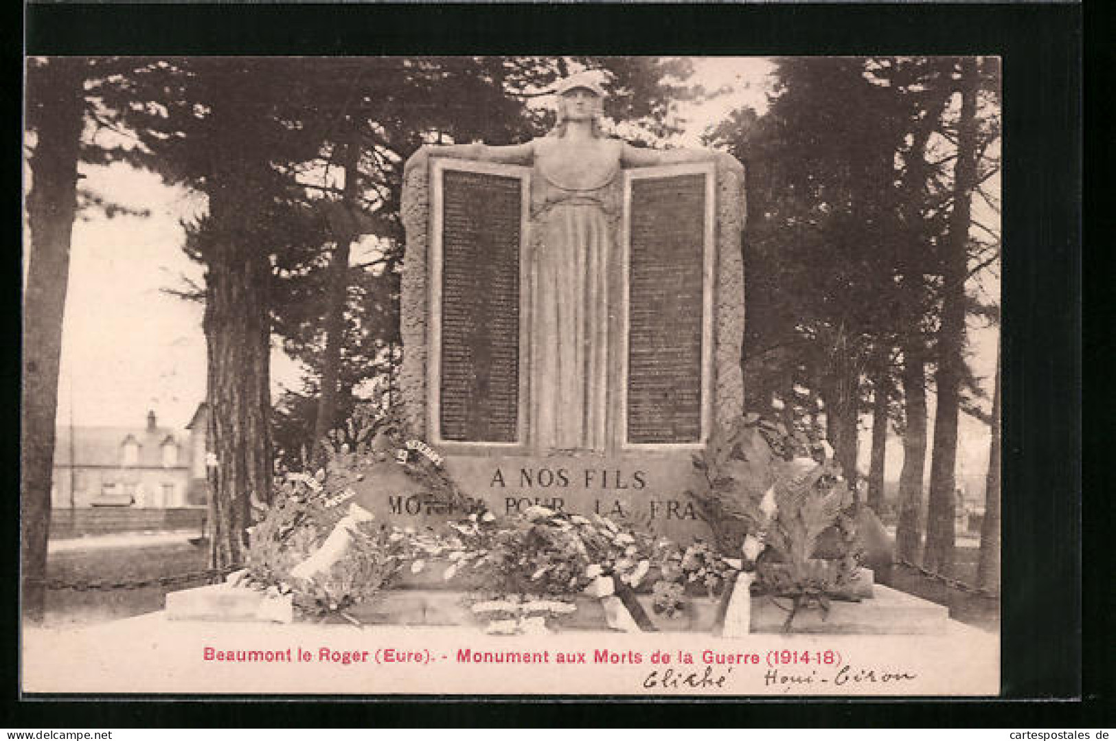 CPA Beaumont-le-Roger, Monument Aux Morts De La Guerre (1914-18)  - Beaumont-le-Roger