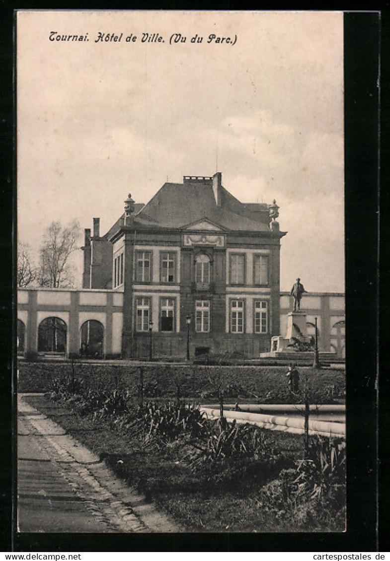 AK Tournai, Hotel De Ville, Vu Du Parc  - Tournai