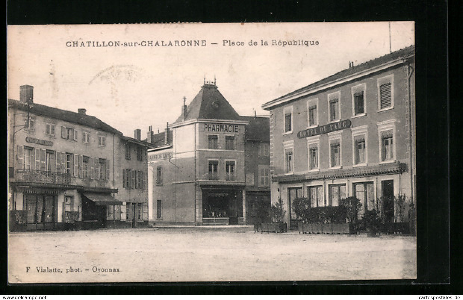 CPA Chatillon-sur-Chalaronne, Place De La Republique  - Châtillon-sur-Chalaronne