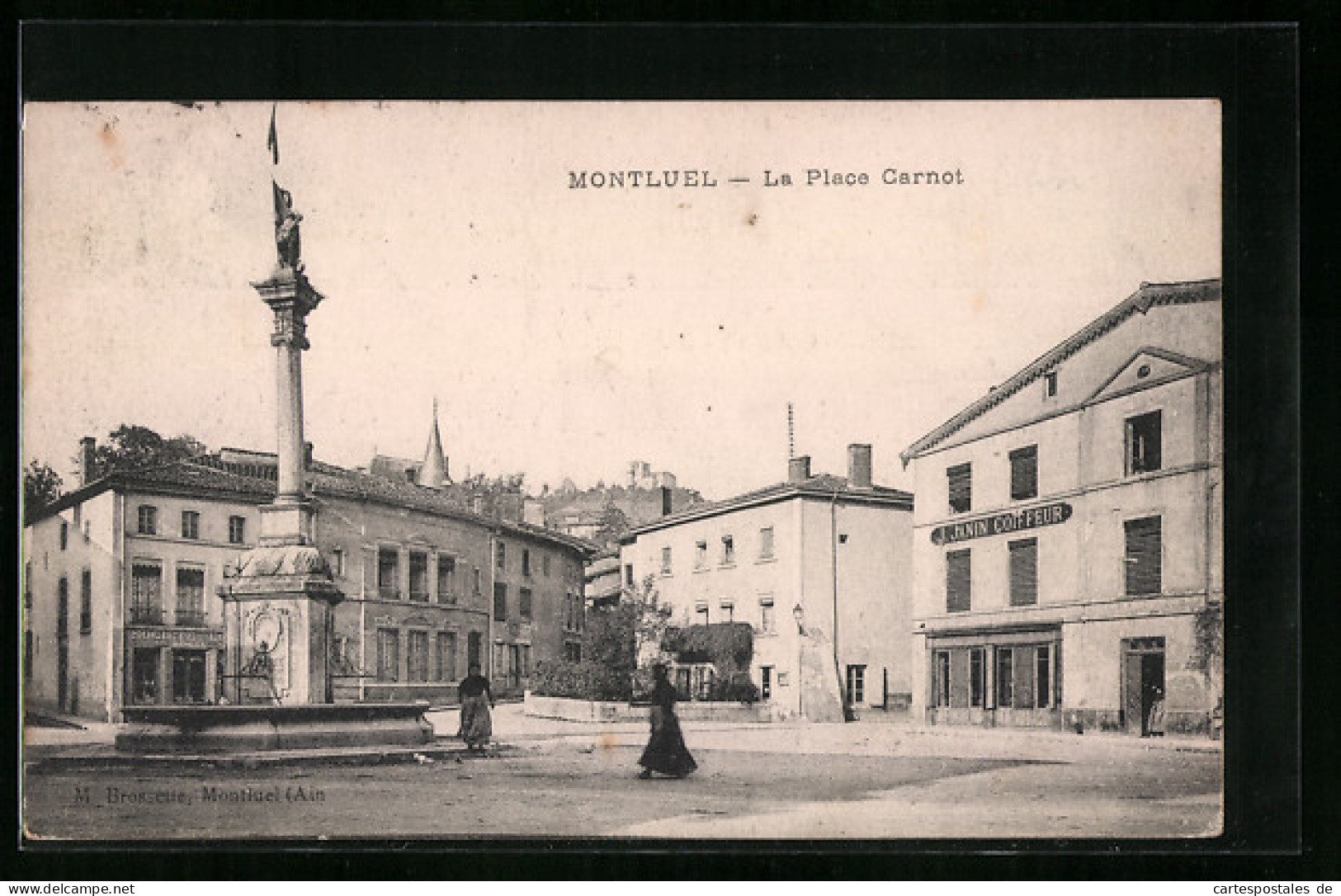 CPA Montluel, La Place Carnot, J Janin Coiffeur  - Montluel