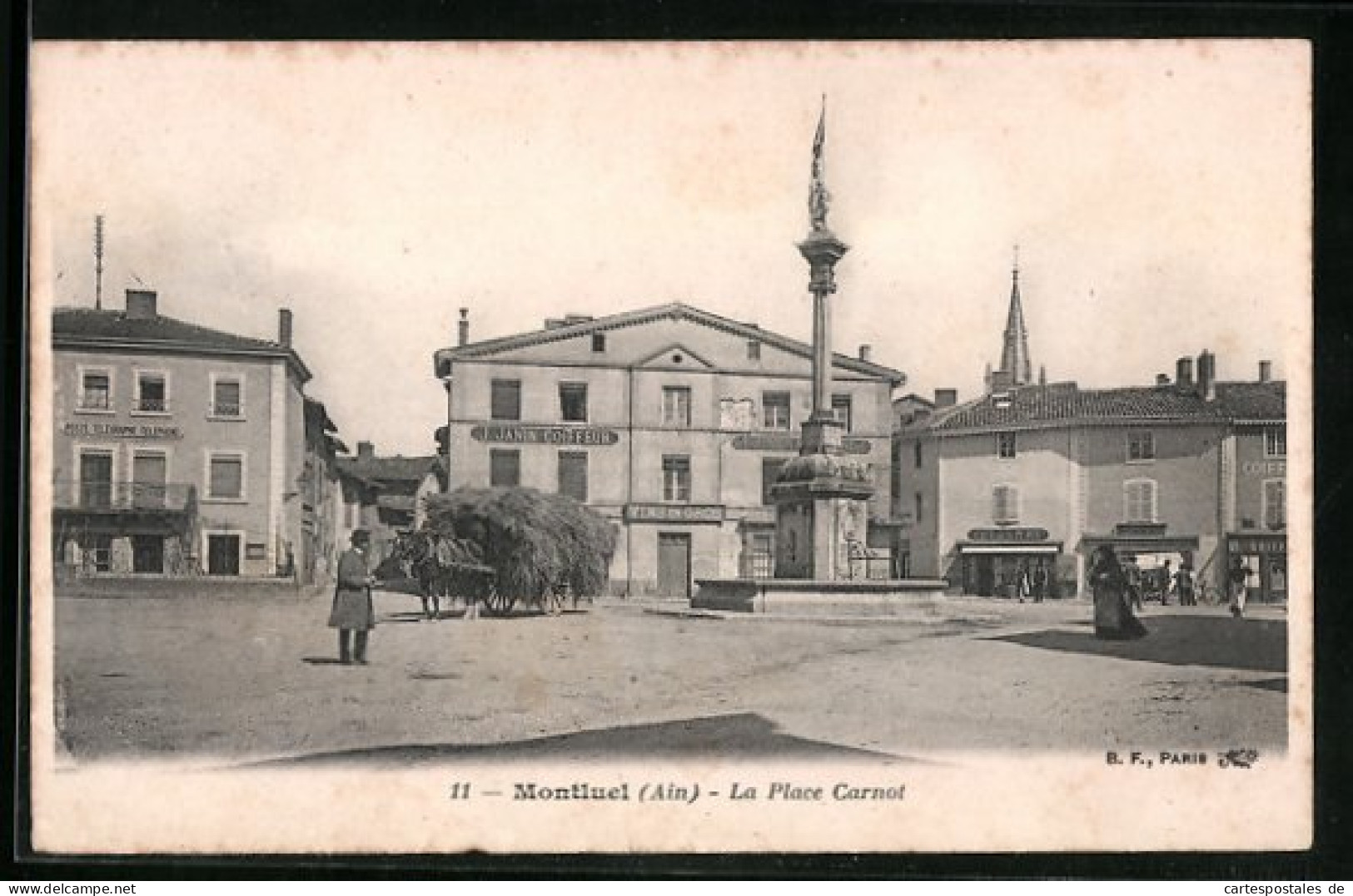 CPA Montluel, La Place Carnot, Poste Telegraphe Telephone  - Montluel