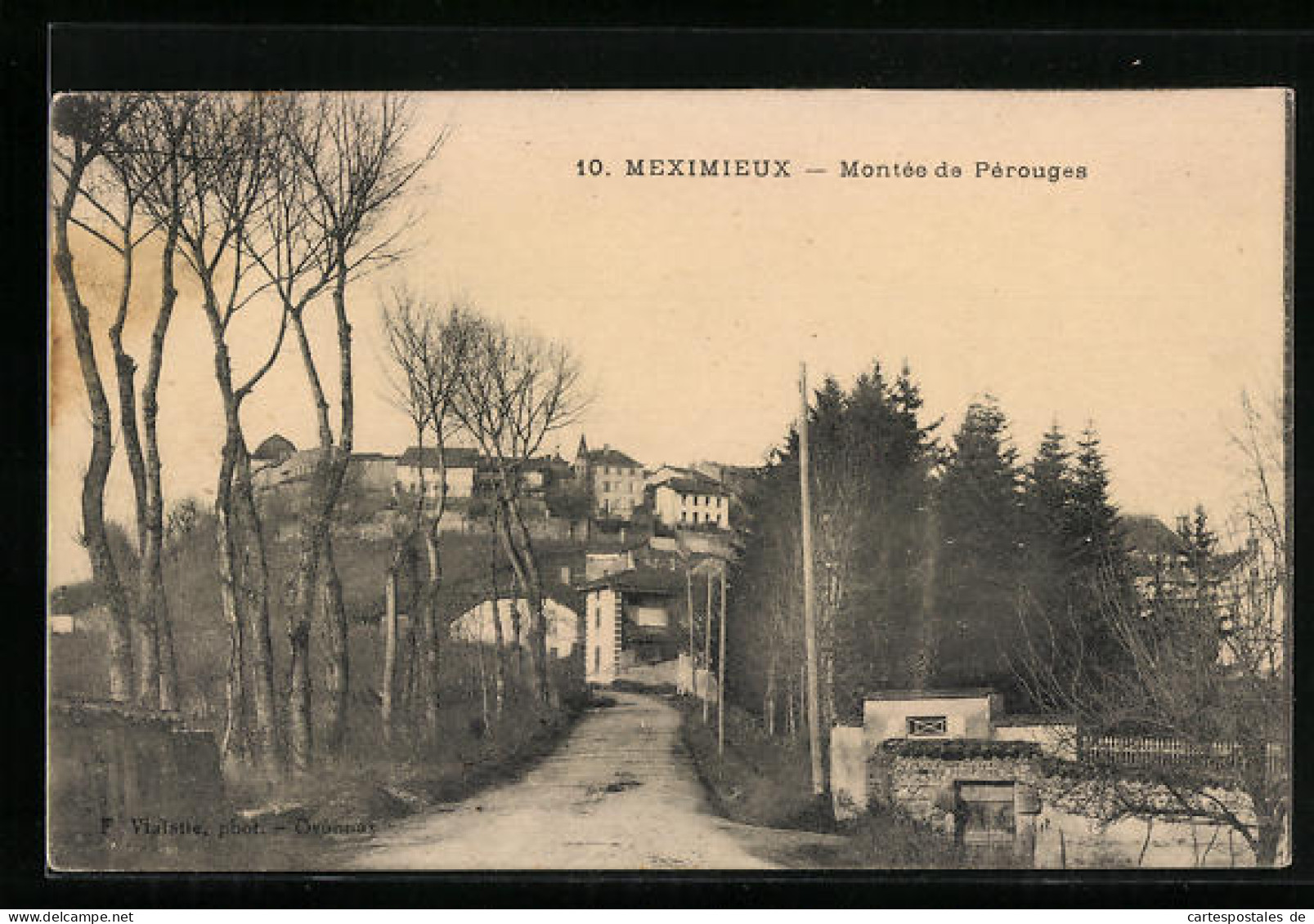 CPA Meximieux, Montée De Pérouges  - Pérouges