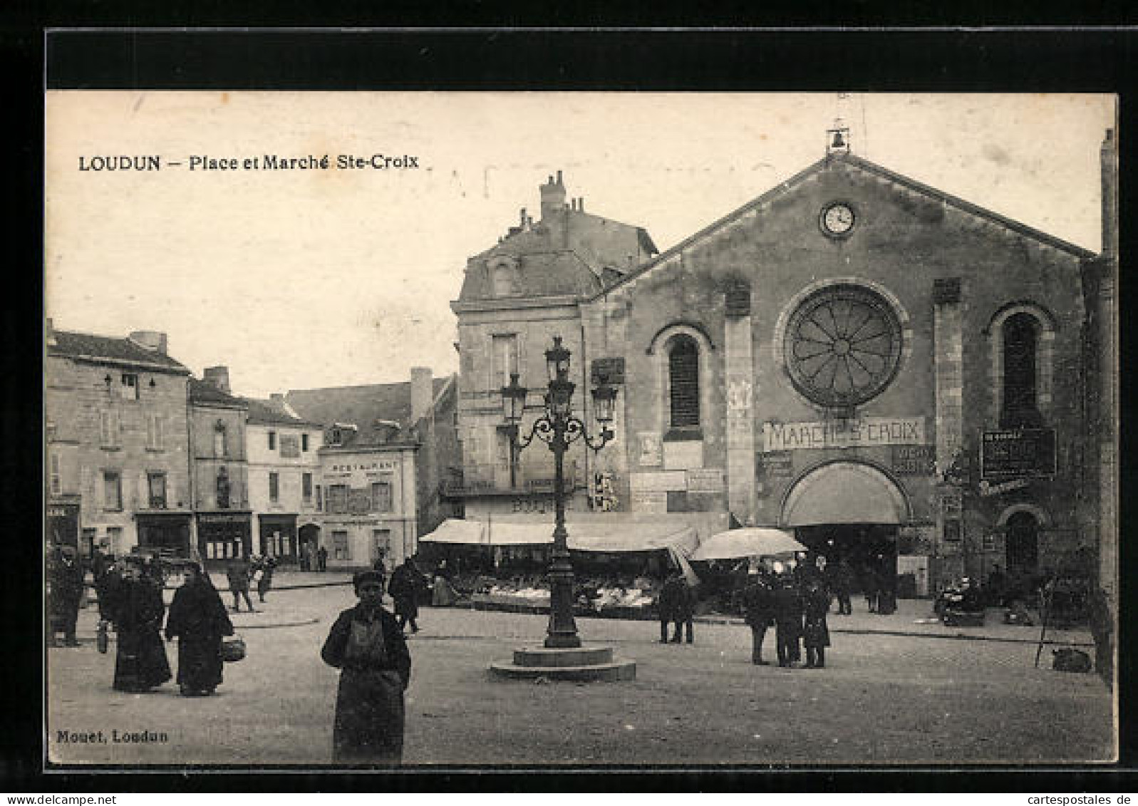 CPA Loudun, Place Et Marché Sainte-Croix  - Loudun