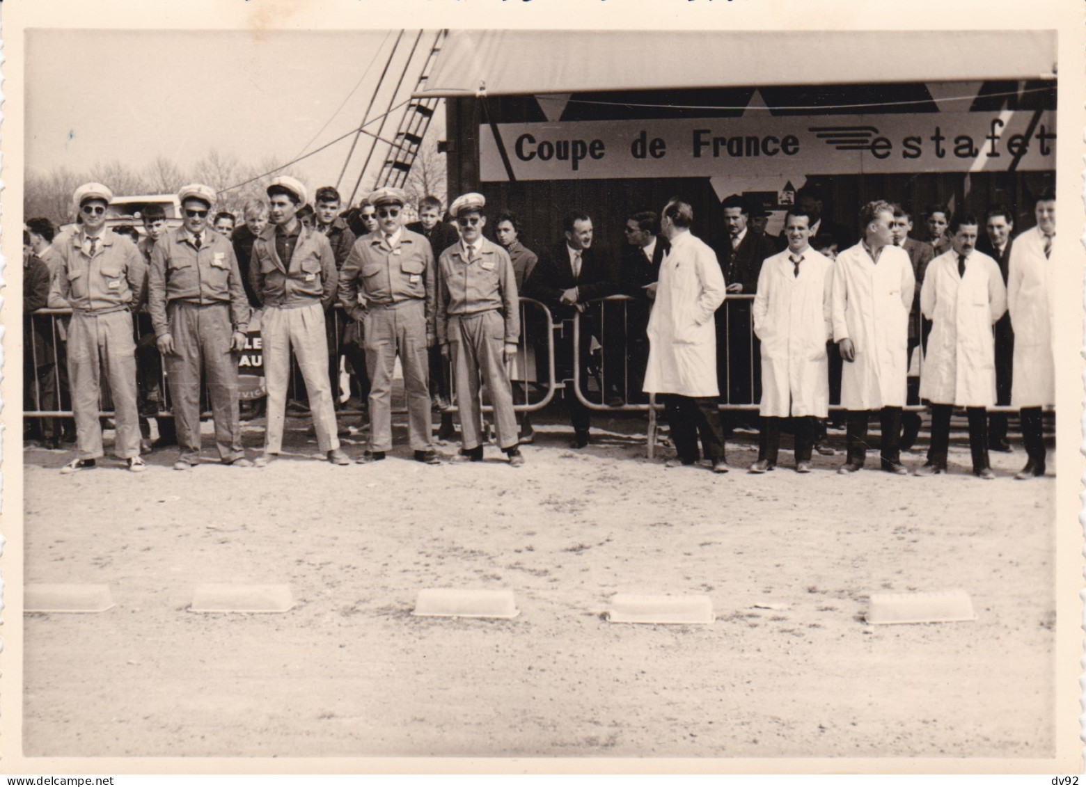 COUPE DE FRANCE ESTAFETTE RENAULT CIRCA 1950 - Coches