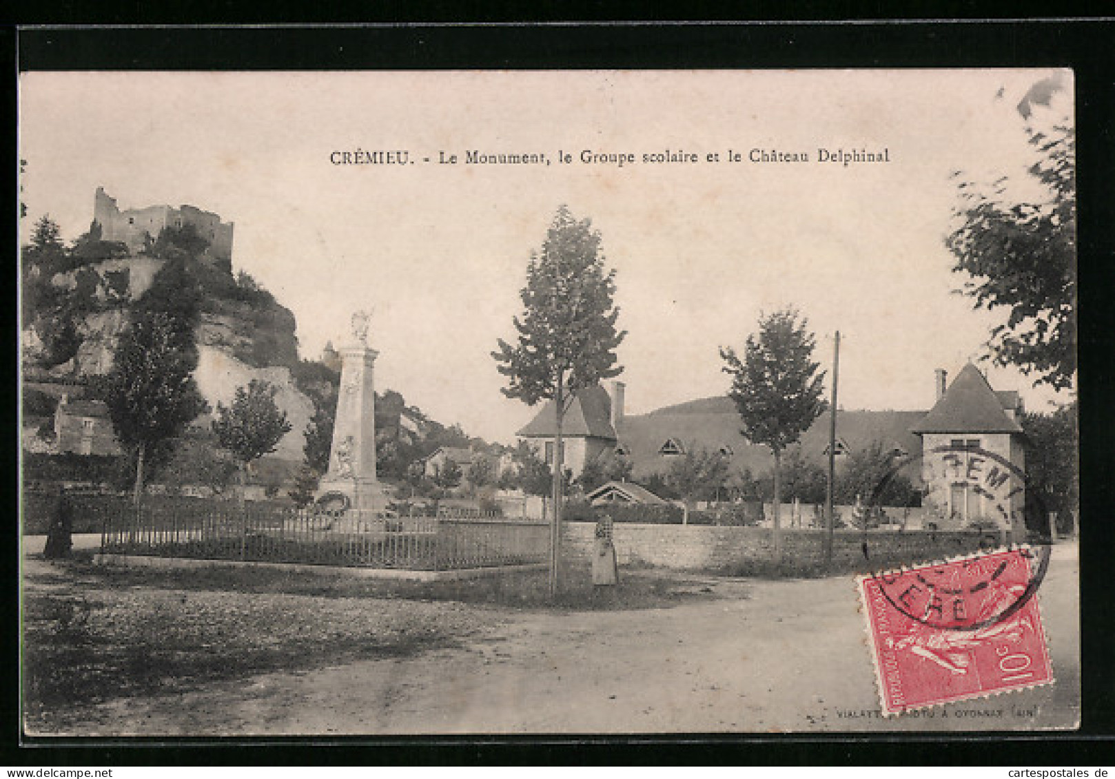 CPA Crémieu, Le Monument, Le Groupe Scolaire Et Le Château Delphinal  - Crémieu