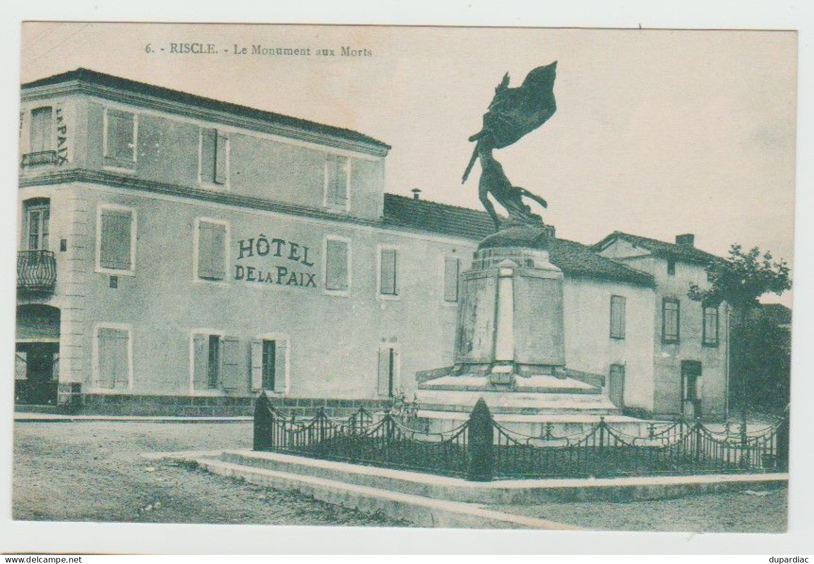 32 - Gers / RISCLE -- Le Monument Aux Morts (Hôtel De La Paix). - Riscle