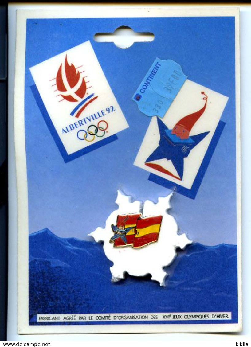 Pin's Jeux Olympiques D'Albertville 1992  Drapeau  Dans Son Emballage D'origine Et Son étiquette De Vente 39F - Jeux Olympiques