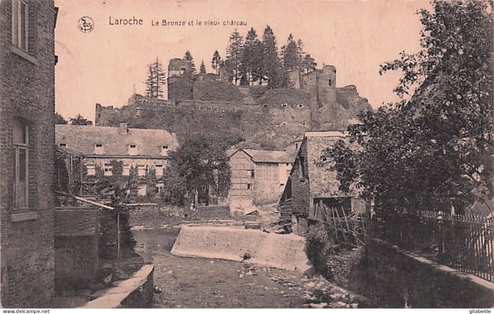 LA ROCHE En ARDENNE -  Le Bronze Et Le Vieux Chateau( Publicité Nouvelles Galeries Au Dos )  - La-Roche-en-Ardenne