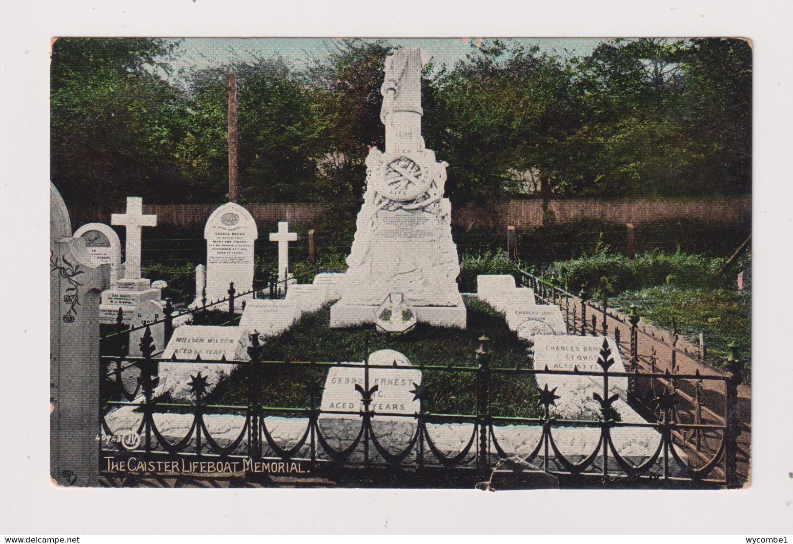 ENGLAND - Caister Lifeboat Memorial Used Vintage Postcard (Torn) - Andere & Zonder Classificatie